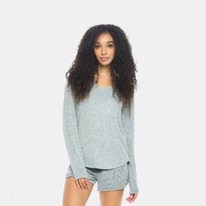 NWOT Spirit Jersey Women’s Brushed Long  Sleeve Raglan V-Neck Top